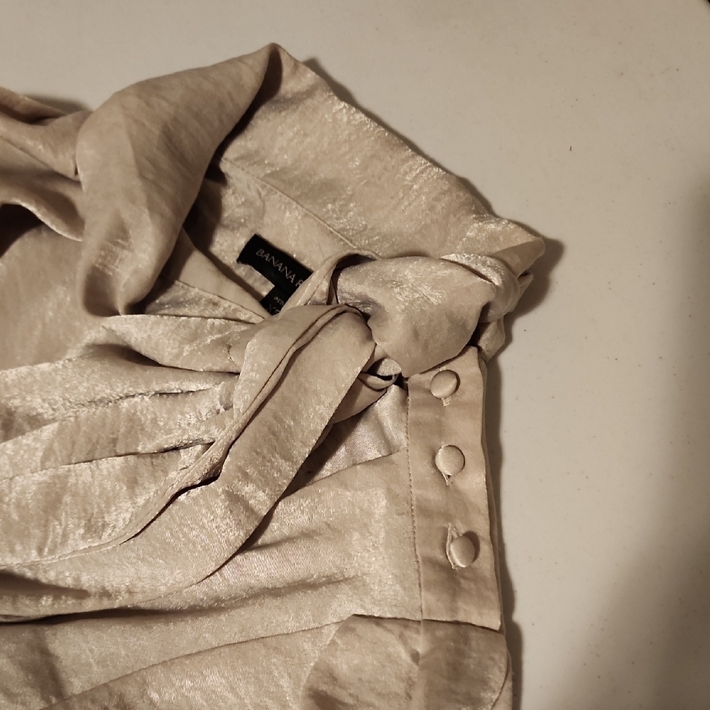 Banana Republic Cream Blouse with Puff Sleeves and Tie Front - Picture 3 of 4